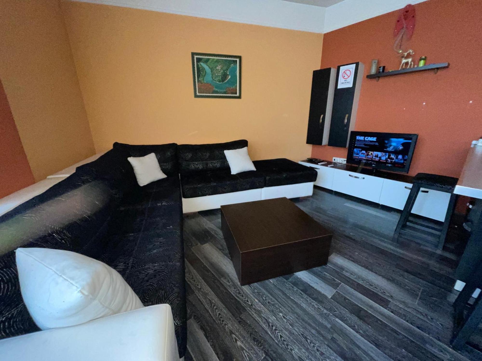 Moonshine Apartament Tiranë Ngoại thất bức ảnh